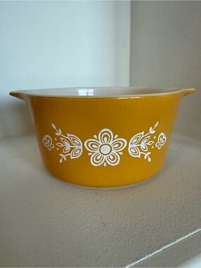 Vintage Pyrex Butterfly Gold Cinderella 7 inch Bowl